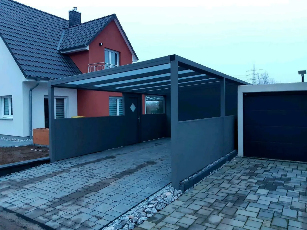 Carport mit integriertem Gerätehaus