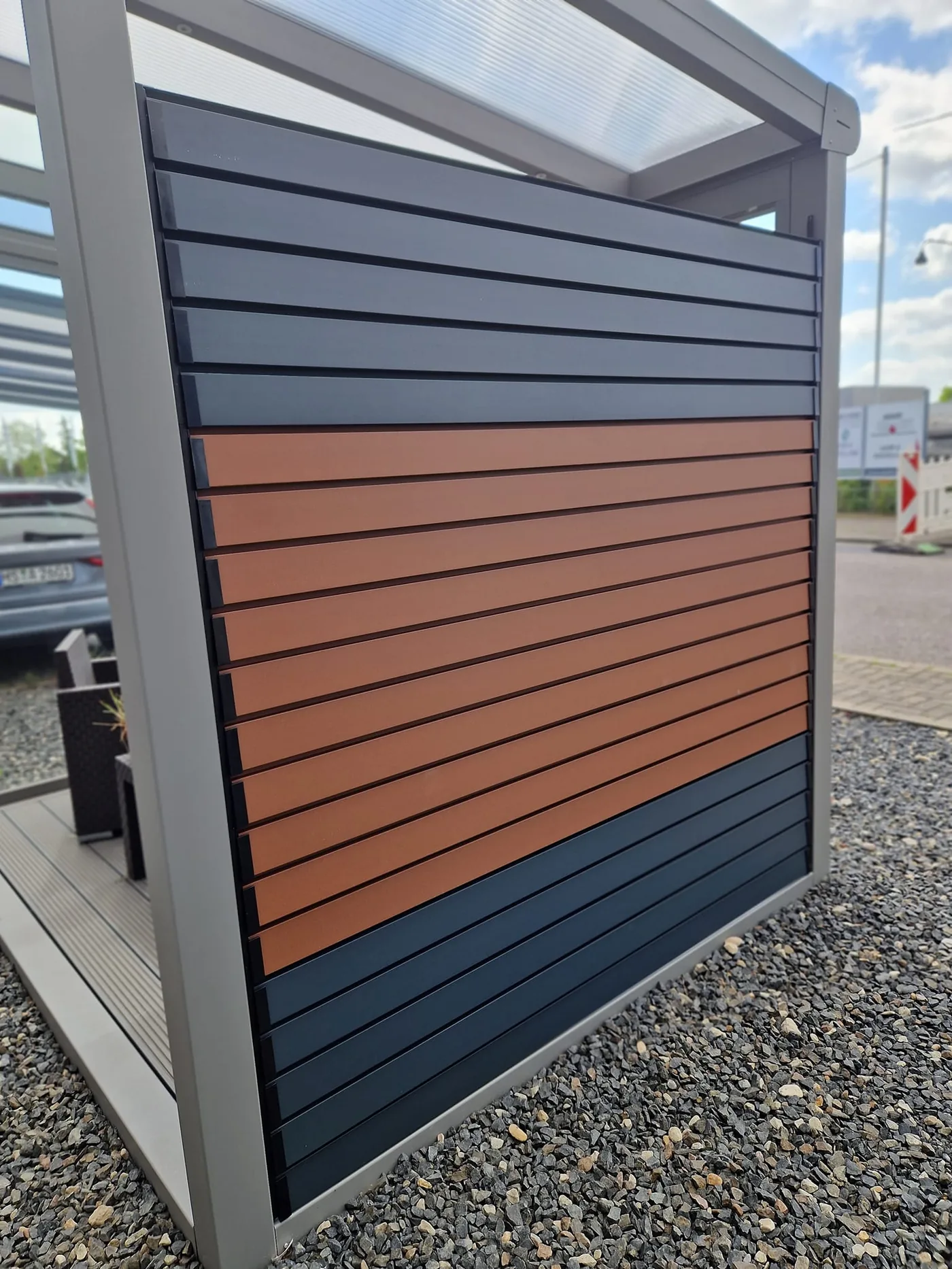 Lamellenwand Nahaufnahme mit Farboptionen Anthrazit, Terracotta und Grau