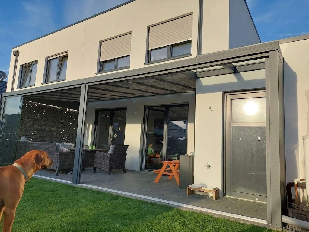 Terrassendach ohne Glasschiebewand, offen dem Wetter ausgesetzt