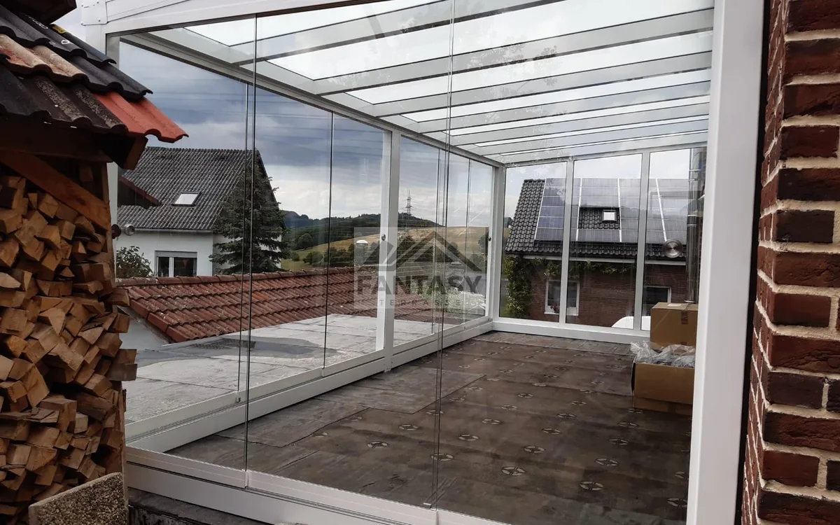 Aluminium-Kaltwintergarten in Weiß RAL 9016 – eine von vier Standardfarben